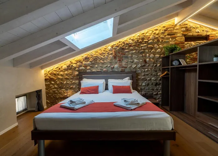 Loft Roby Apartman *